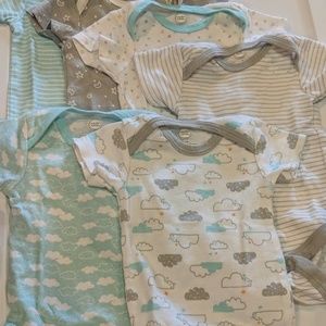 Lot of 6 onsies